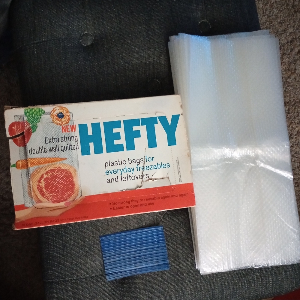 Vintage Hefty One Gallon Extra Strong Freezer Bags Open Box - 15 Bags And Ties